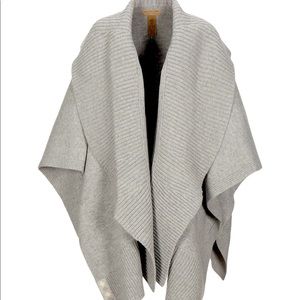 NEW Burberry poncho\cape